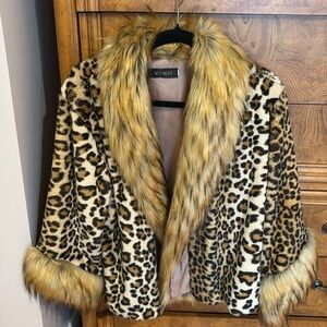 Gorgeous women’s faux fur jacket in perfect condition